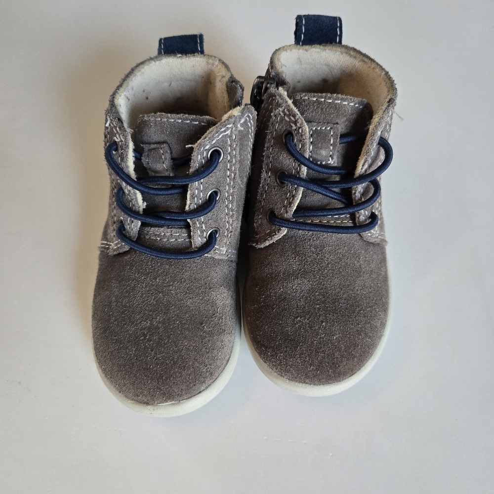UGG Kristjan Chukka Boots in Grey with Blue Laces Toddler US 6